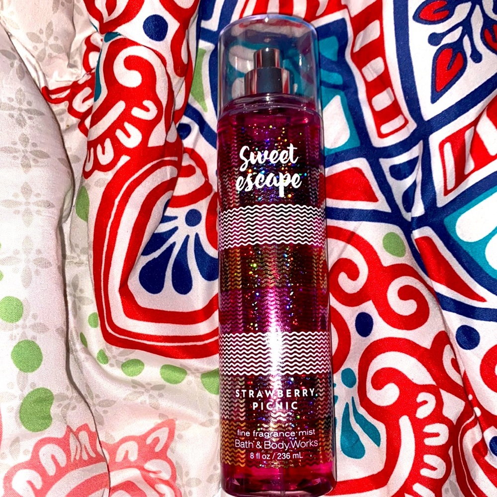 Sweet escape strawberry picnic mist spray- bath and body works